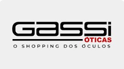 logomarca da empresa óticas gassi. Apenas o nome escrito na cor preto e o nome ótica em vermelho